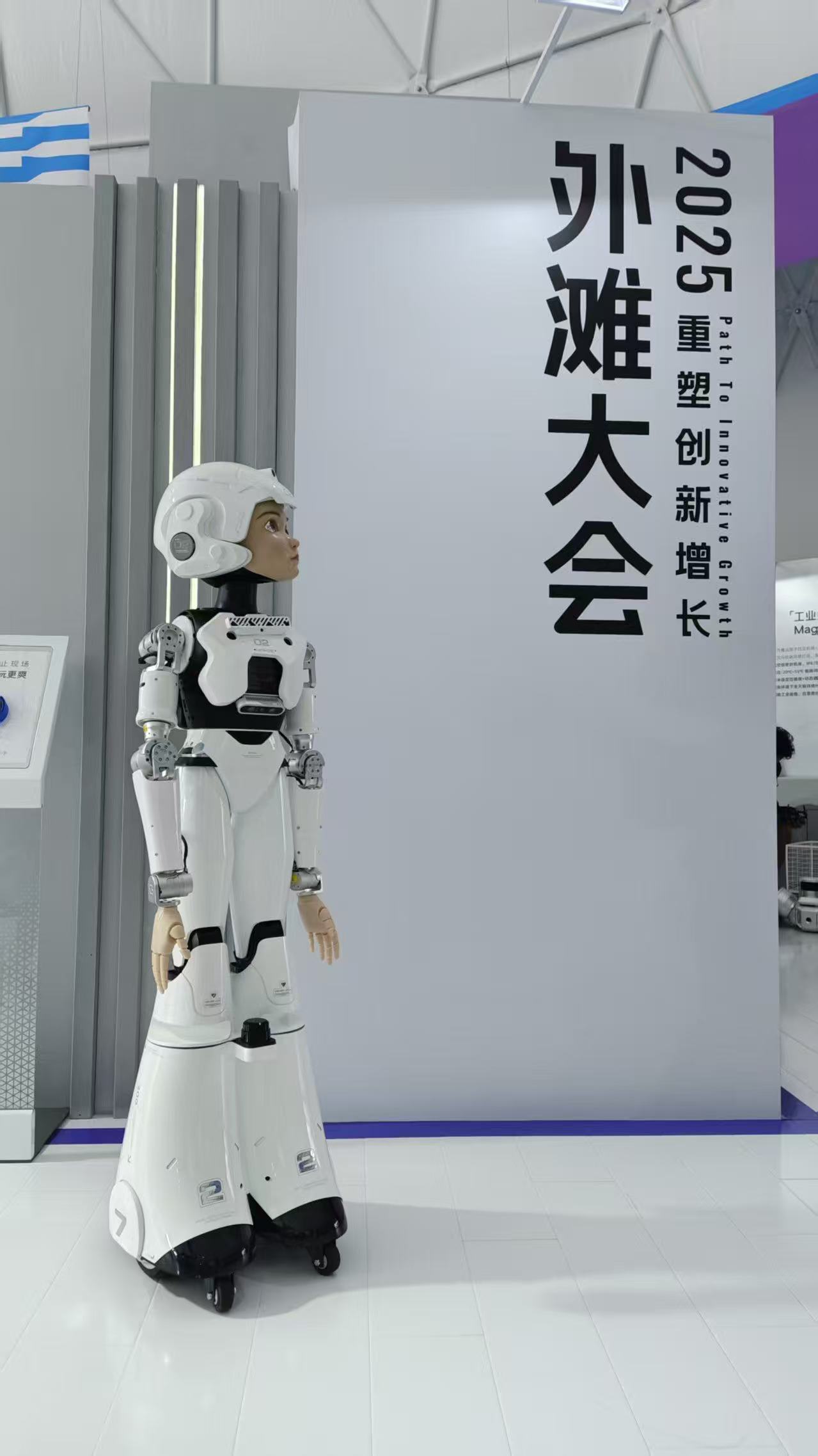 类人形心理咨询与情感陪伴机器人